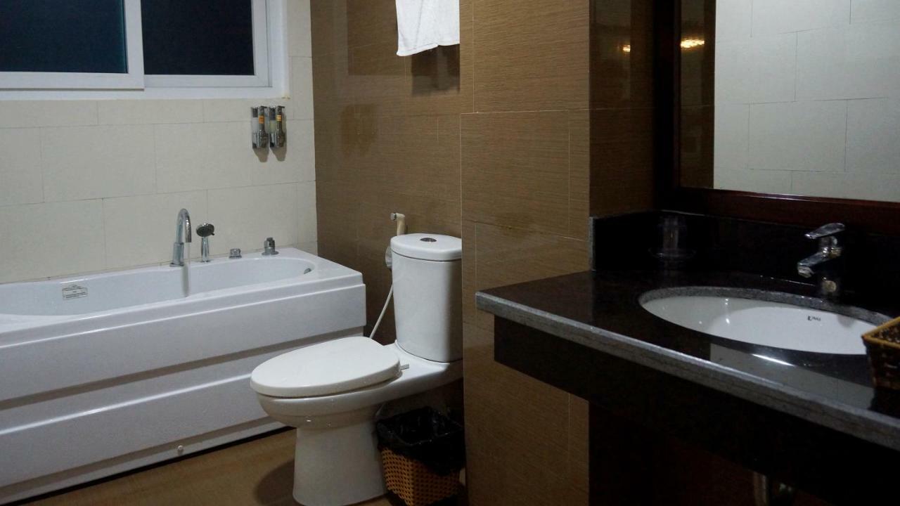 Khoa Thanh Hotel Hoa Binh Exterior photo